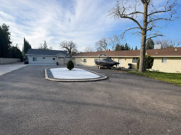 2925 Petrosyan Ln #1, Carmichael, CA 95608