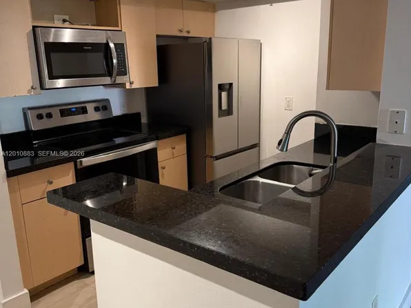 2433 Centergate Dr APT 107, Hollywood, FL 33025