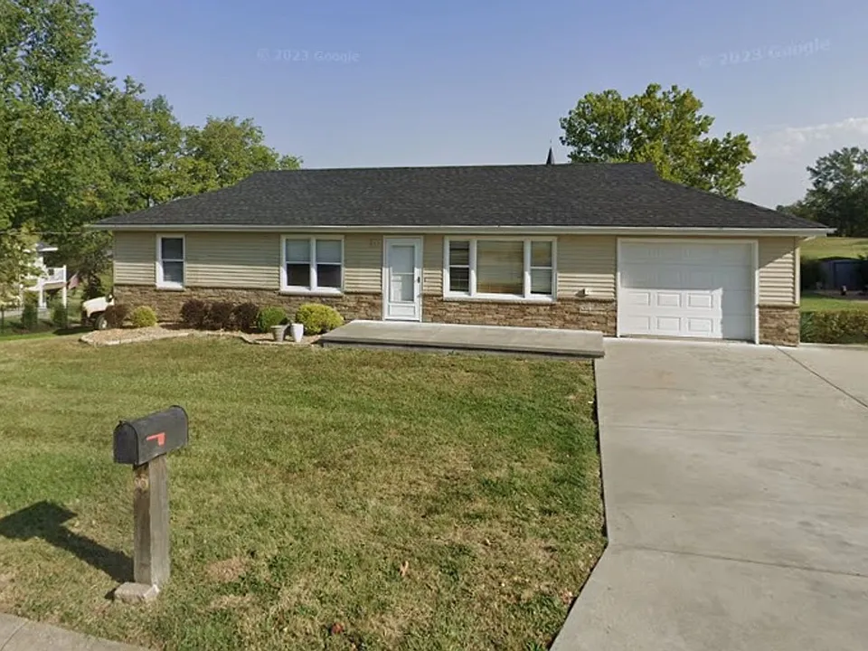 1003 Rose Ln