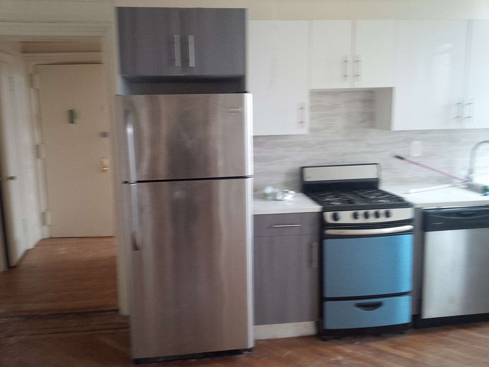 2nd image of 262 E 55th St APT 3D
