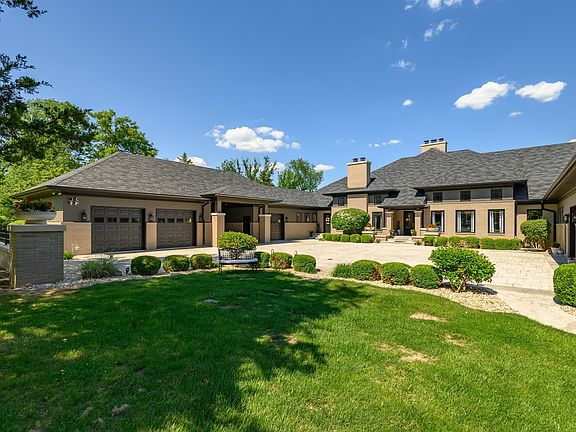 4th image of 4023 Cedar Hills North Dr