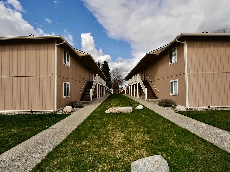 615 W Hayden Ave #B4 — Photo 2