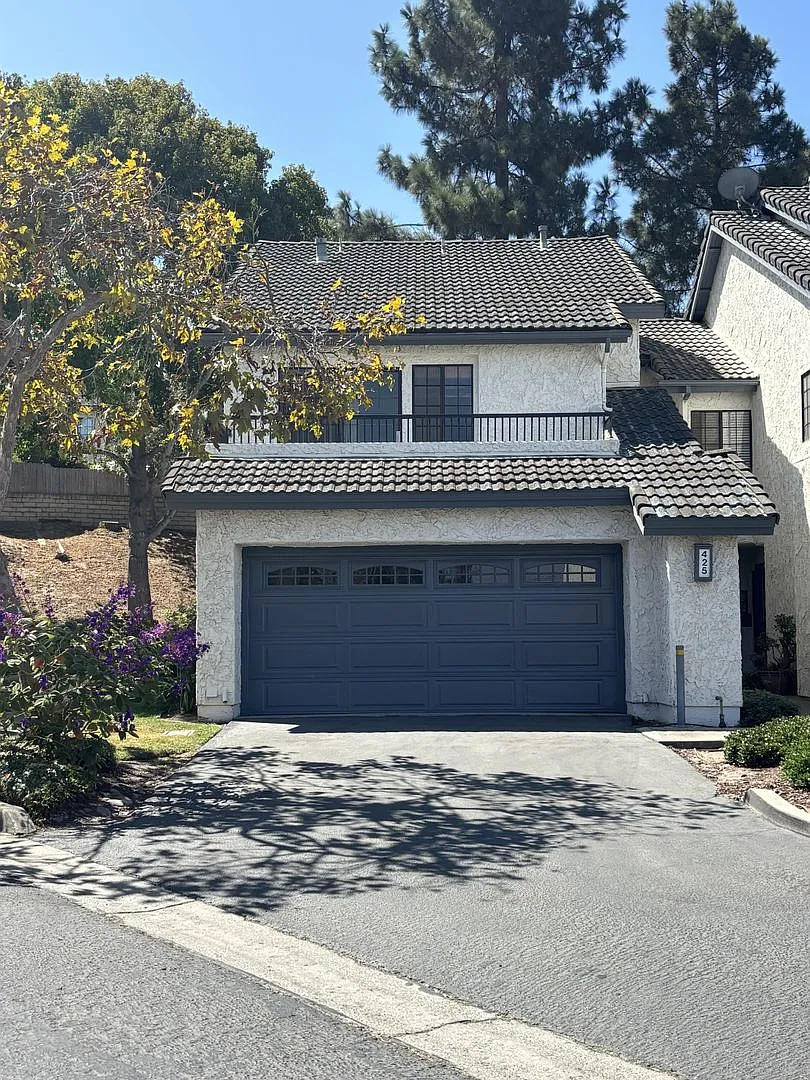 Charming 3 Bedroom/2.5 Bathroom Townhome Available September 1st — Photo 1