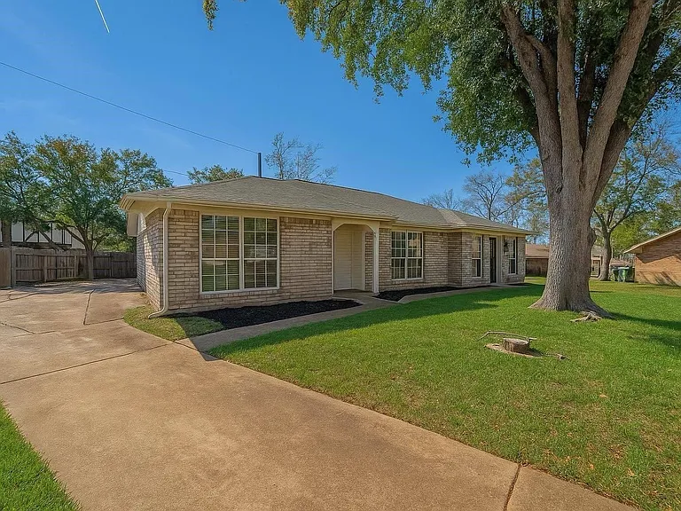 7315 Housman St — Photo 3