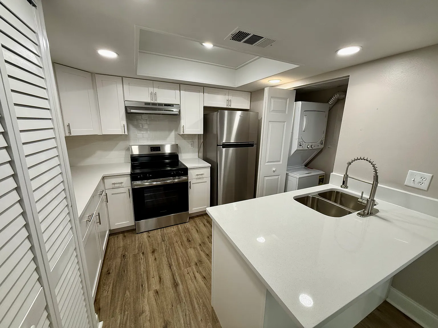 2 bed, 873 sqft, $2,800 — Photo 4