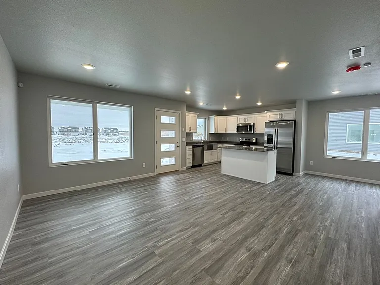 110 Marshall Loop — Photo 2