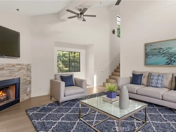 345 Avocado St APT 204D, Costa Mesa, CA 92627