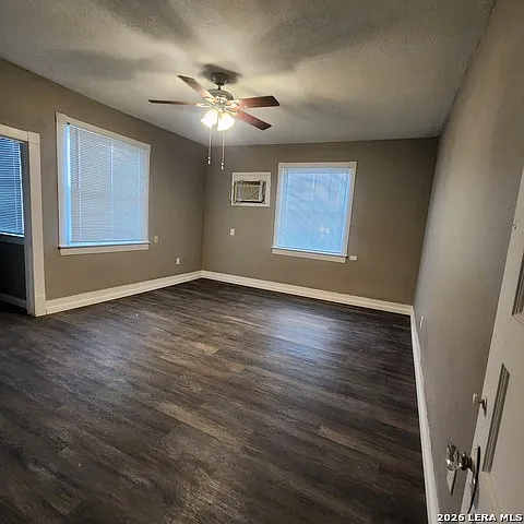 1027 W Mistletoe Ave #2 — Photo 9
