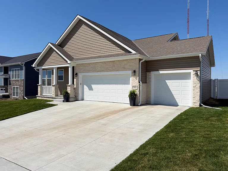 7832 Nicole Ln — Photo 2
