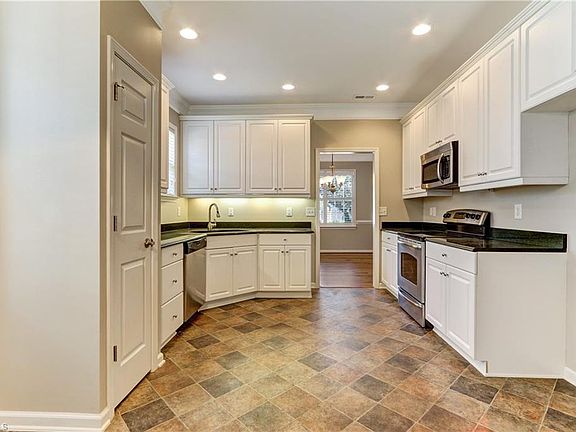 2nd image of 206 Heritage Hill Dr