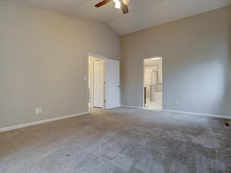 10701 Hobbit Ln — Photo 29