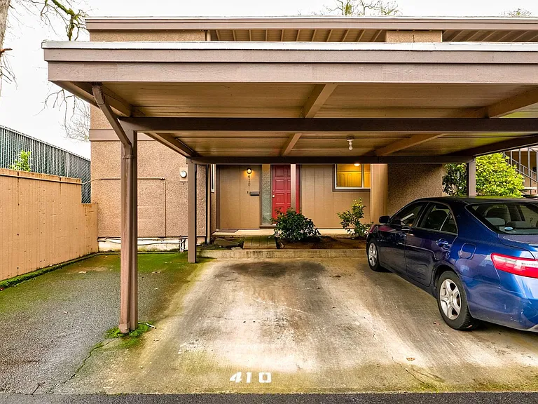 Upland Terrace — Photo 14