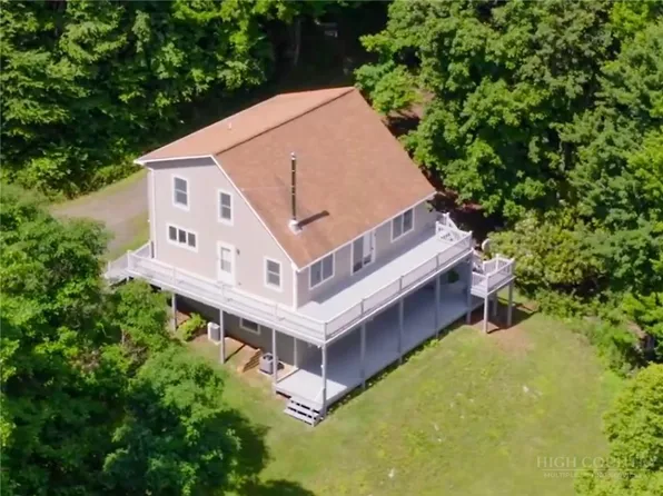 239 Honeysuckle Lane, Lansing, NC 28643