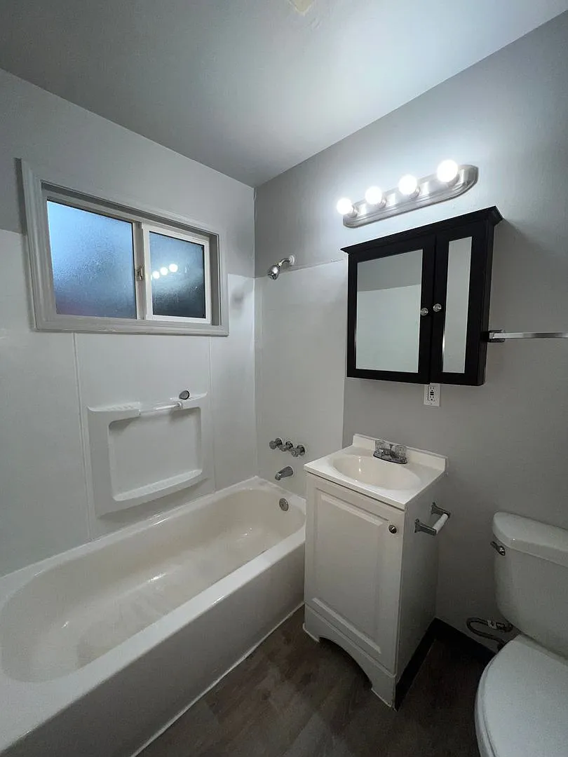 Cedar Manor — Photo 3
