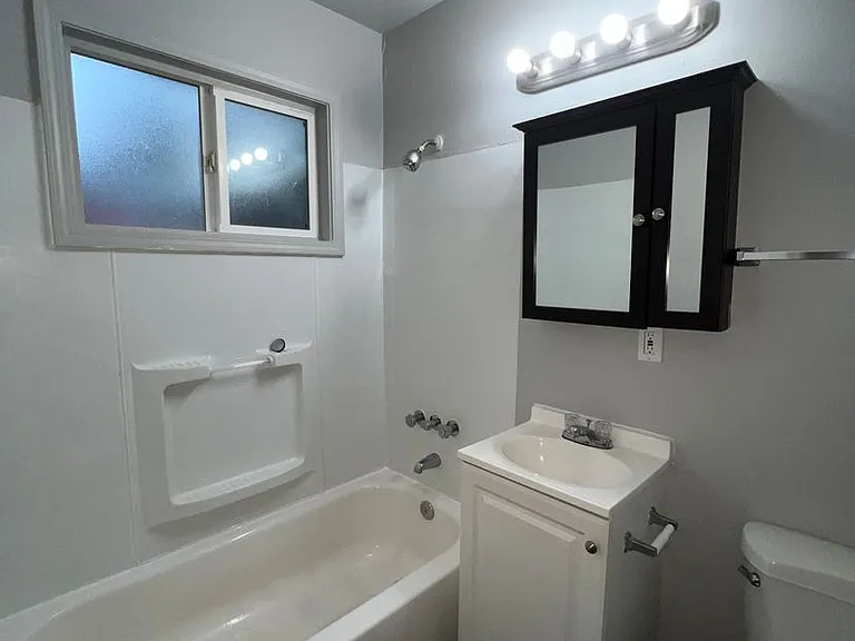 Cedar Manor — Photo 3