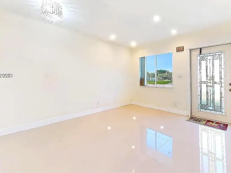 22220 SW 112th Ave — Photo 6
