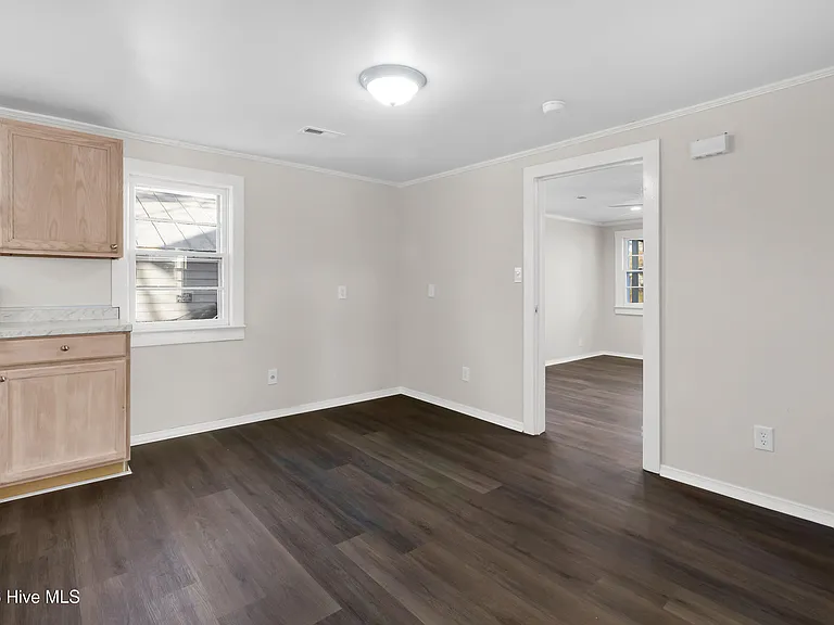 211 Lawson St — Photo 12