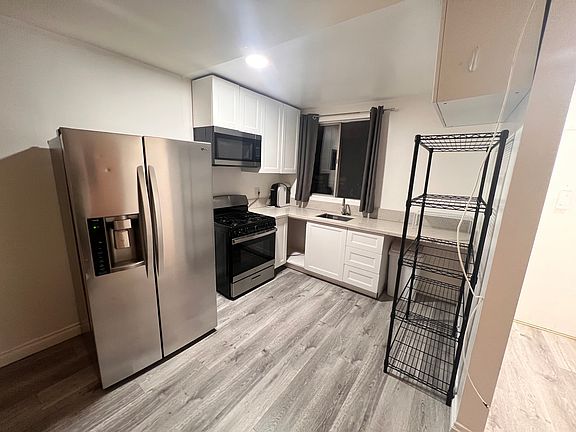 10944 STRATHMORE DRIVE, WESTWOOD, CA 90024 - KITCHEN