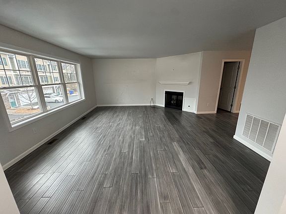 3rd image of 18-20 Sheridan St #4