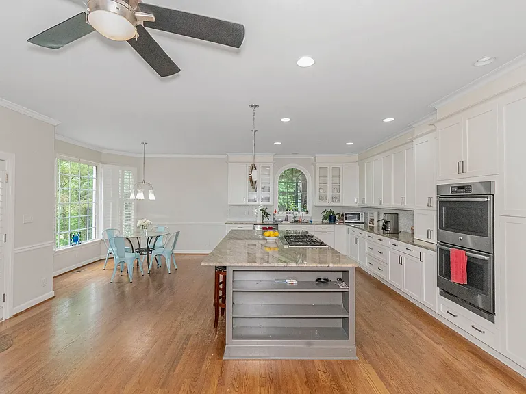 1450 Hillcrest Hts — Photo 2