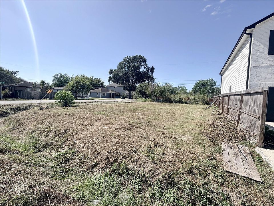 2nd image of 6201 Fairchild St
