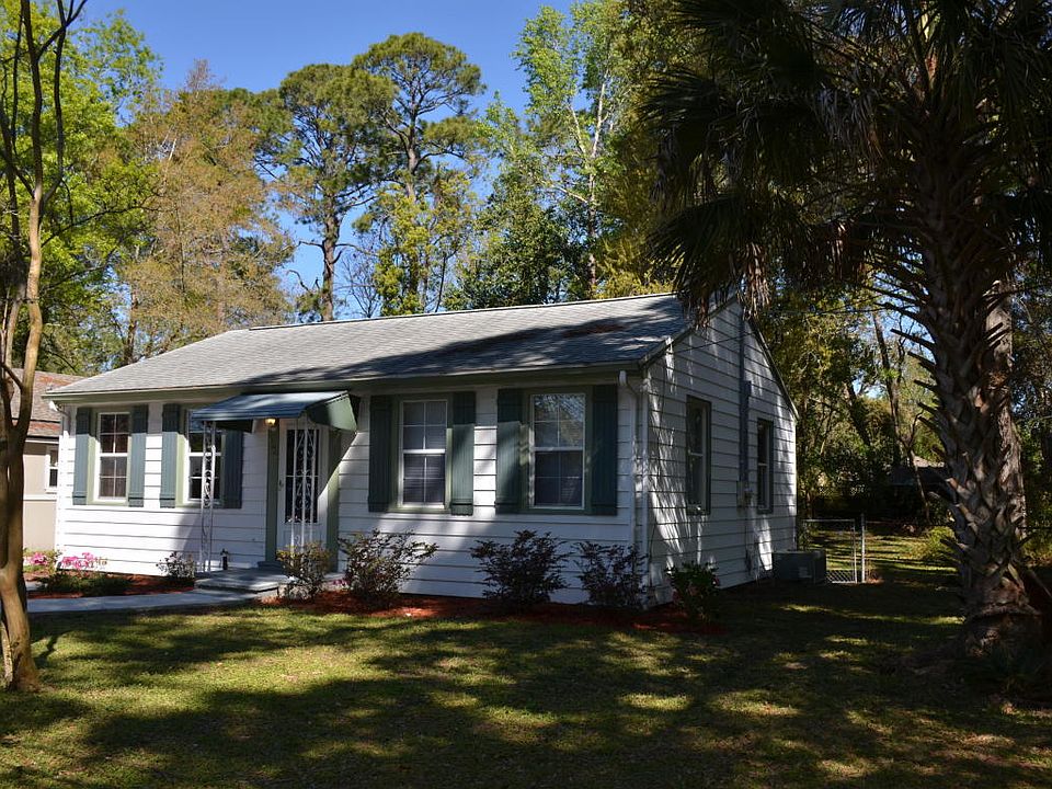 1st image of 4055 College St