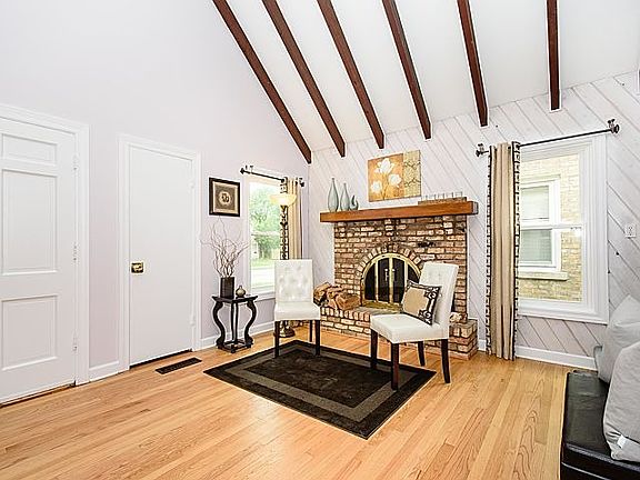 4th image of 7638 W Palatine Ave