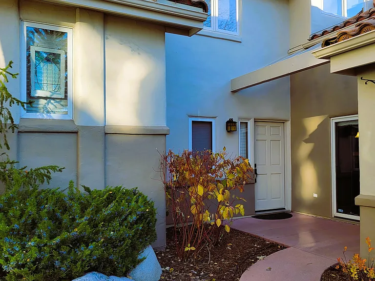 70 Mission Pl — Photo 1