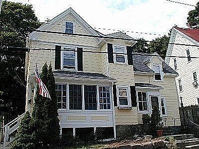 2nd image of 49 1/2 Smith St