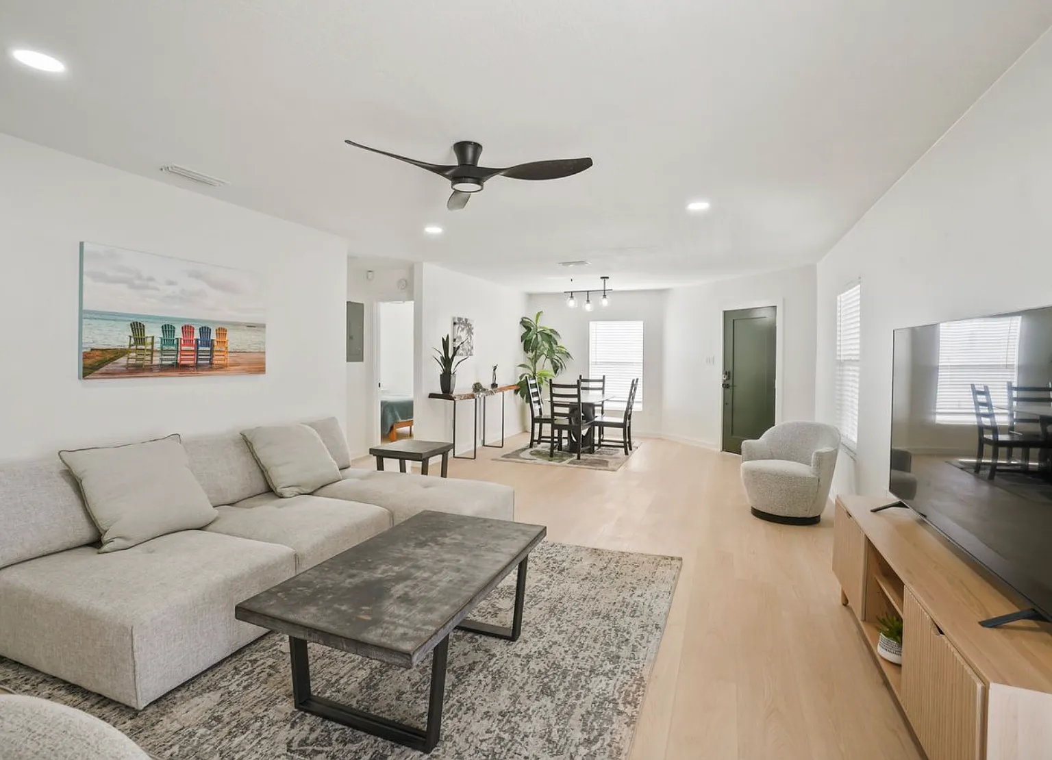 3 bed, 1281 sqft, $3,350 — Photo 3