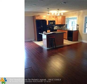 4th image of 8116 NW 74th Ter
