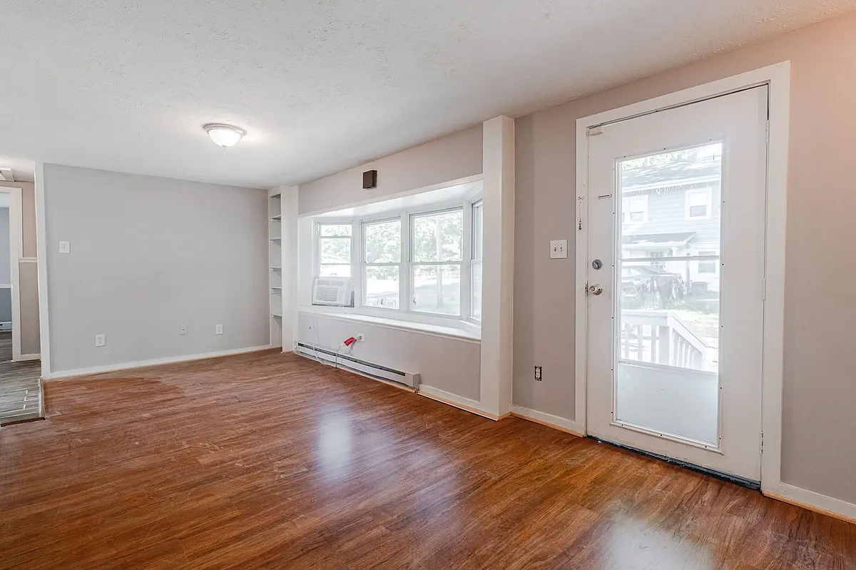 Building Photo - 18629 Amidon Ave #101