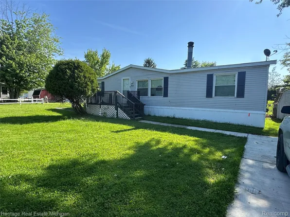823 Linden St, Fowlerville, MI 48836