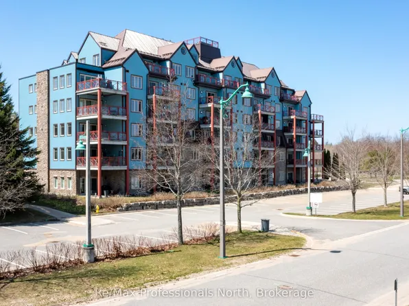 130 Steamship Bay Rd #207, Gravenhurst, ON P1P 1Z9