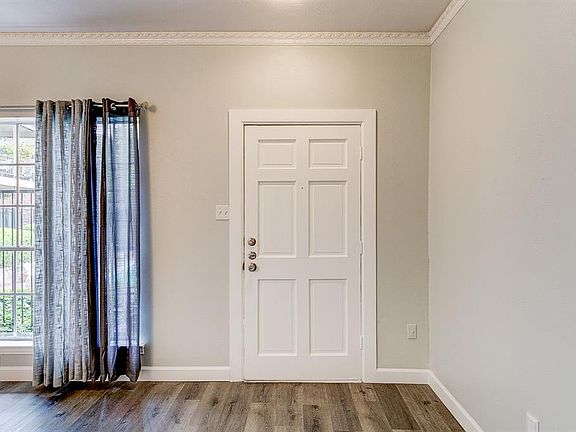 4th image of 4401 Bellaire Dr S APT 126S