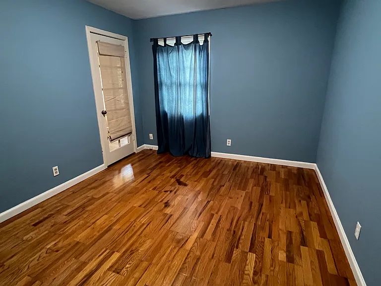 2733 Bryant St — Photo 16