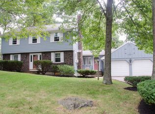 34 Ledgewood Dr, Danvers, MA 01923
