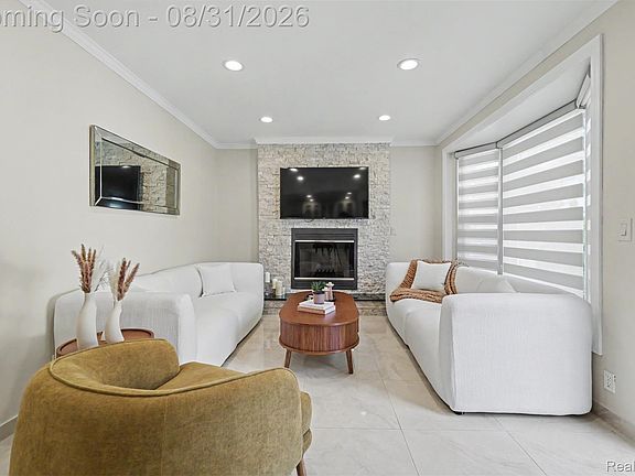4th image of 546 Nightingale St