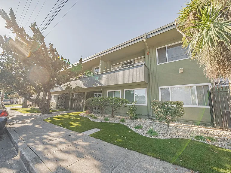 9309 Bancroft Ave — Photo 12