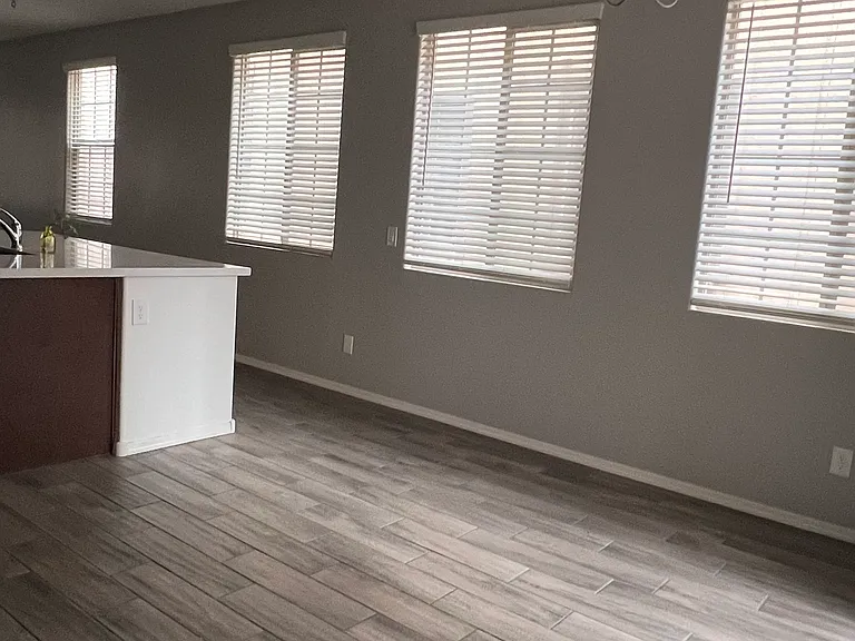 1728 E Dogwood Ln — Photo 6