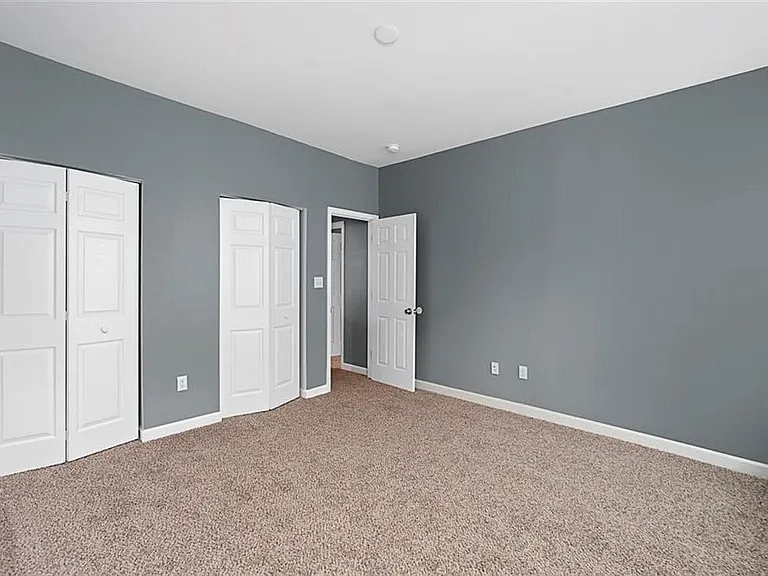 313 W 36th St — Photo 20