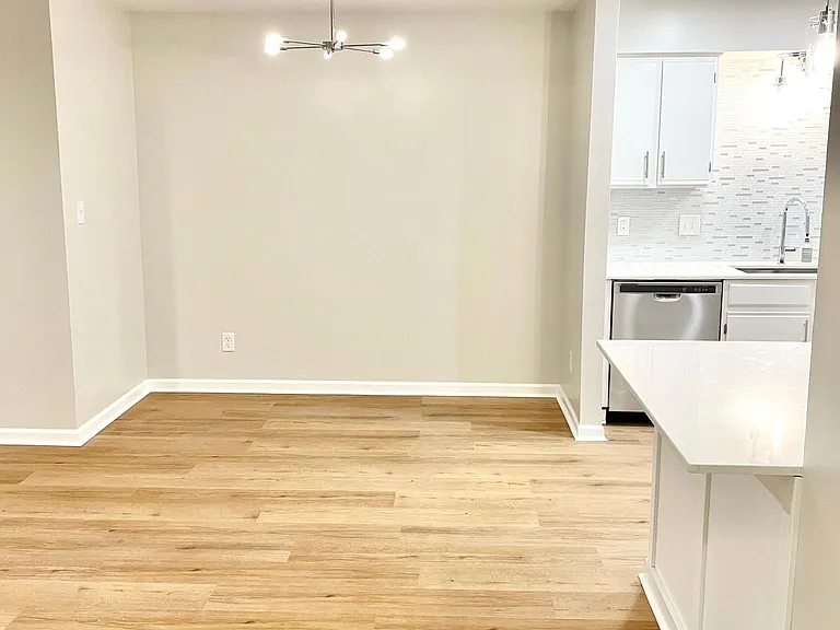 1032 Churchill Downs Ct #B — Photo 6