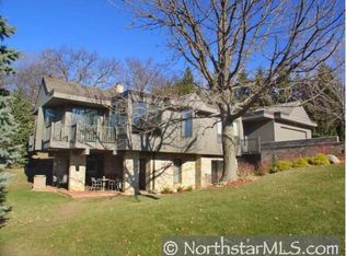 5000 Nob Hill Dr, Edina, MN 55439