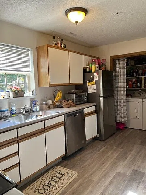 4 bed, 1100 sqft, $2,260 — Photo 3