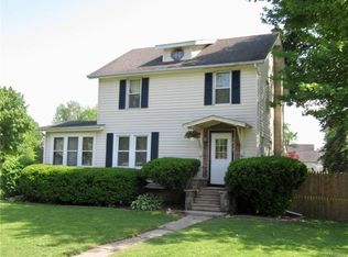 2812 Maple St, Sanborn, NY 14132