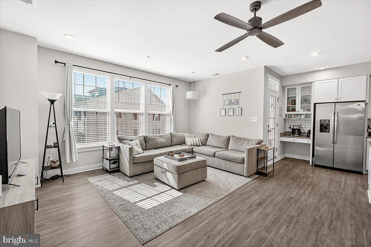 3 bed, 2.5 bath, 2806 sqft, $2,800 — Photo 4