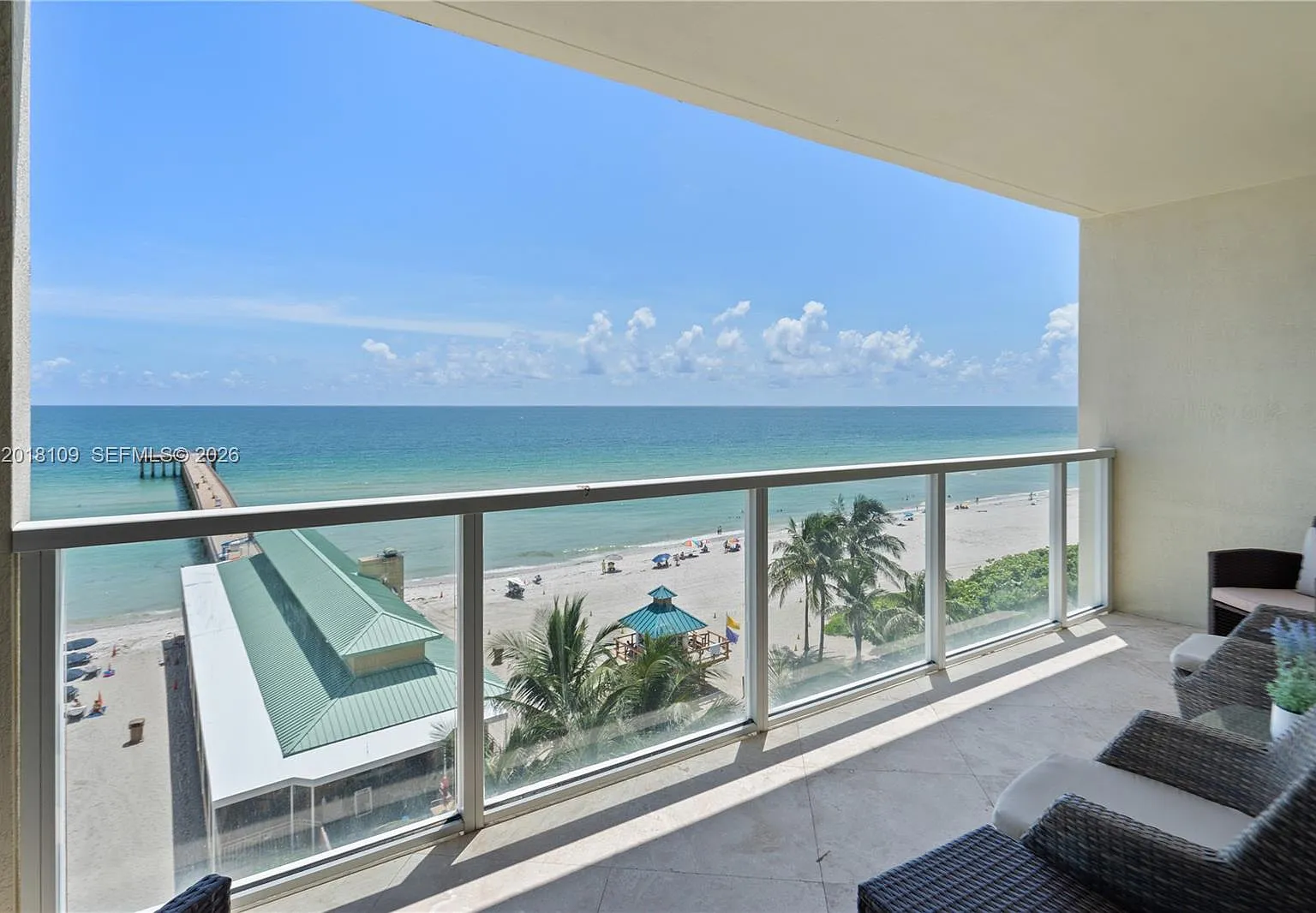 La Perla Condo — Photo 1