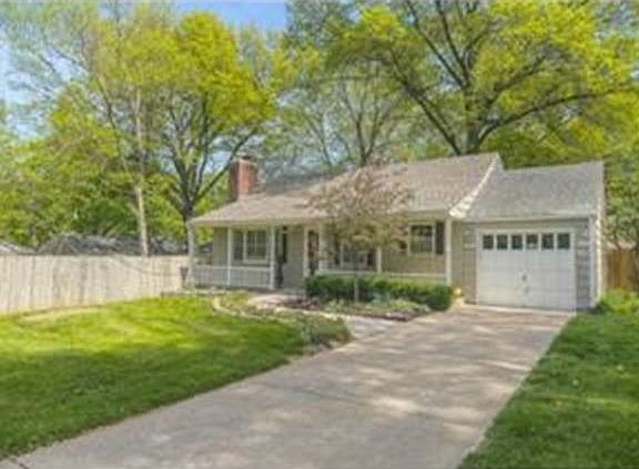 Great curb appeal, mature trees, located near highway access, Th