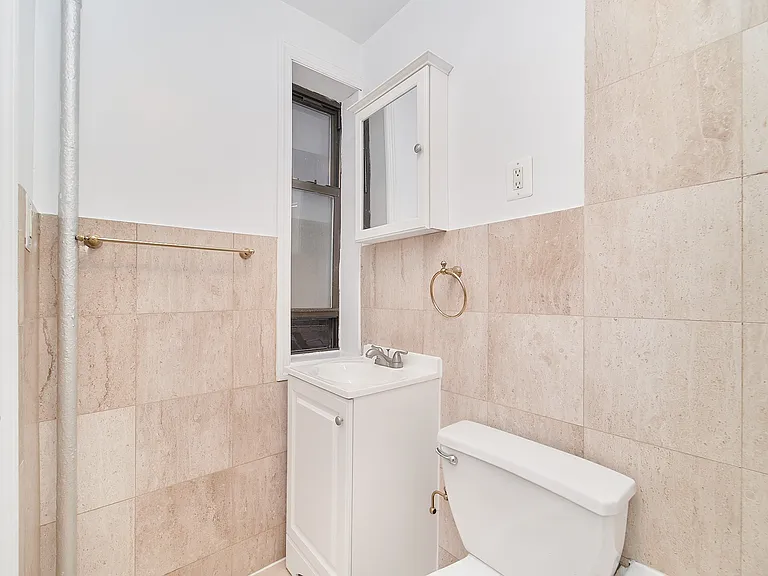 313 E 95th St #15 — Photo 3