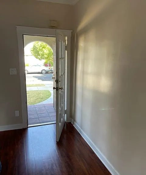 S Victoria Ave — Photo 3